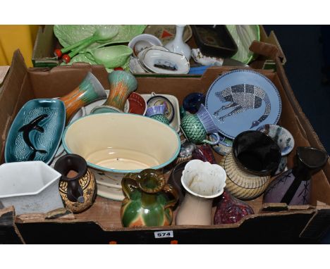 TWO BOXES OF CERAMICS, to include Carlton Ware 'Lettuce leaf' tableware, a pair of mid-century  green and orange Shelley vase