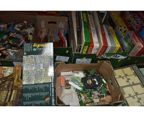 A QUANTITY OF UNBOXED AND ASSORTED BRITAINS FLORAL GARDEN ITEMS, to include Swing Couch, Lawnmower, Roller, Greenhouse, assor