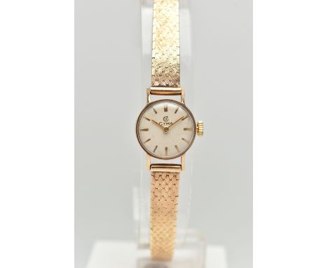A LADIES 9CT GOLD 'CYMA' WRISTWATCH, manual wind, round cream dial signed 'Cyma', baton markers, in a polished case, inside c