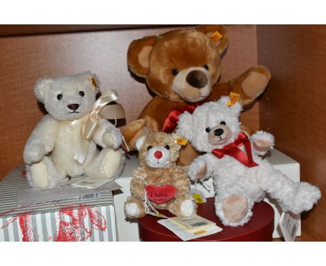 A GROUP OF FOUR STEIFF BEARS AND THREE BOXES, comprising Valentine Bear 662652, Teddy sweetheart 109904 with original box, I 