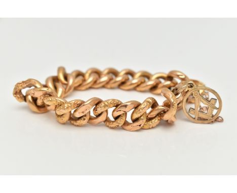 A YELLOW METAL CURB LINK BRACELET, hollow links alternating between floral patterned and plain polished links, fitted with an