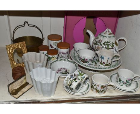 A QUANTITY OF PORTMEIRION BOTANIC GARDEN AND A SMALL QUANTITY OF OTHER CERAMICS, METALWARES, ETC, the Portmeirion including a