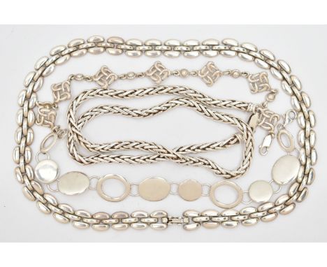 AN ASSORTMENT OF WHITE METAL JEWELLERY, to include a Mexican brick link necklace, stamped Mexico, a white metal foxtail link 