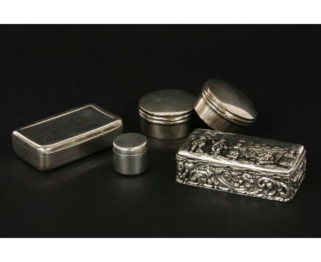 An early 20th century silver snuff box chased with figures outside a cottage, with marks for Chester 1909 and a makers mark f