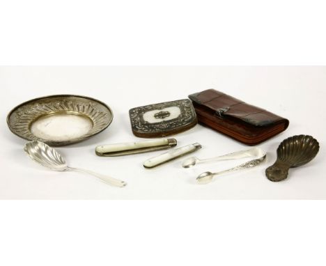 Two silver caddy spoons, Birmingham 1971, and London 1905, two folding fruit knives, with silver blades, etc
