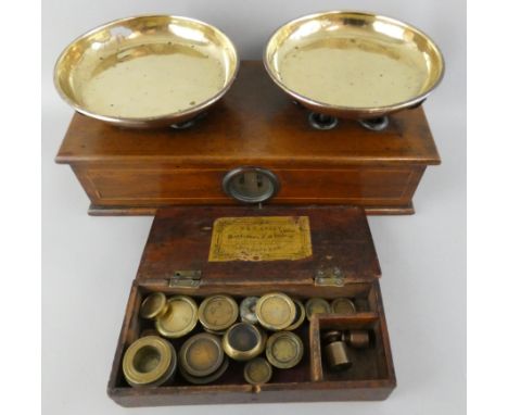 Avery, a Victorian set of brass and mahogany scales, two dishes with level scale, 36 x 16 cm, together with assorted brass we