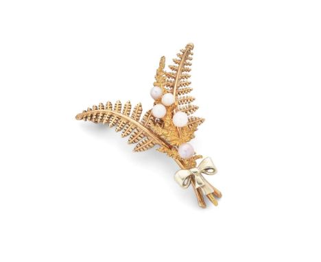  † A 9ct yellow gold Scottish freshwater pearl brooch  modelled as a fern, set with five graduated Scottish freshwater pearls