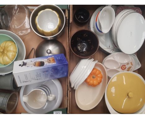 A mixed collection of ceramic items to include Mid winter oval plates, pewter tankards, novelty storage pots etc (2 trays) 