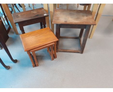 JOINT STOOL, NEST OF 2 TABLES