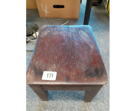 SMALL VICTORIAN STOOL&nbsp;
The stool measures at approx. 200mm height 200mm depth and 240mm width