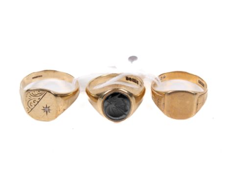 Three 9ct gold signet rings. One with a green stone intaglio, size R, and two signet rings sizes T and W. Gross weight 15.4g.