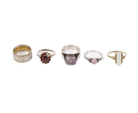 Five contemporary silver rings. Including a garnet cluster ring, size P, 2.8g gross, an engraved band, size O, 3.6g, an ename