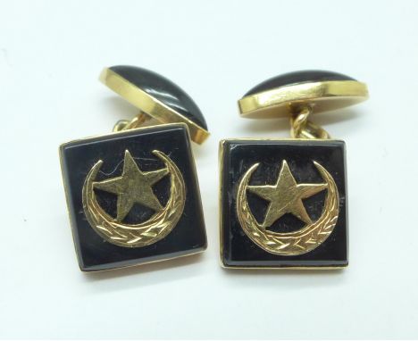 A pair of 18ct gold cufflinks, 5.5g