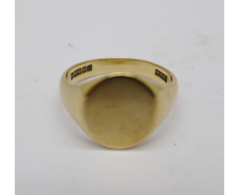 A 9ct gold signet ring, 5.4g, R