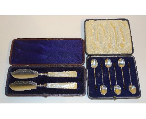 A pair of silver butter knives in fitted box, in the form of fish knives with mother of pearl handles, hallmarks for Birmingh