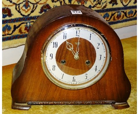 A vintage Smiths of Enfield mantel clock, 23cm high