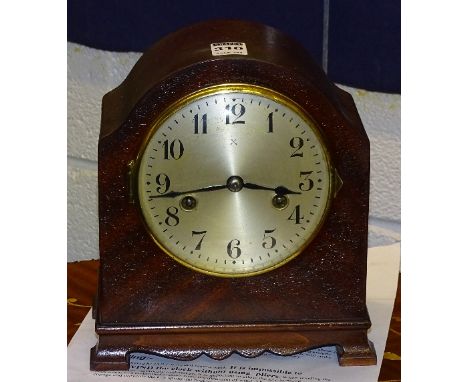 A mahogany cased mantel clock, with silvered dial, 21cm high