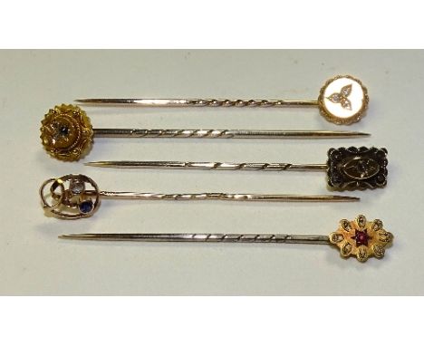 Five 15ct gold tie pins, of various designs to include diamond, ruby and sapphire examples, 6.4g (5)