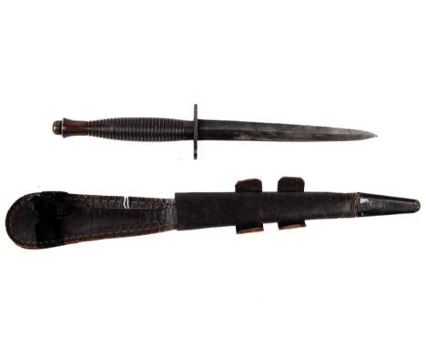 Military : A Fairbairn Sykes 3rd Pattern WWII FS commando knife and scabbard. With mould mark number '1' to the ribbed 'Coke 