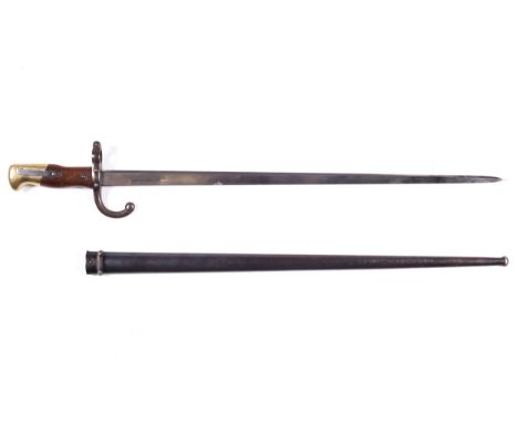 Military : A 19th century French bayonet. "Mre D'armes De St Etienne 1879". With scabbard, L65cm. 