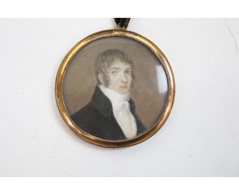 A circular Georgian portrait miniature on ivory of a Georgian gentleman wearing a stock. 6.5 cm diameter. Ivory declaration r