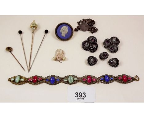 A yellow metal stick pin and other old jewellery 