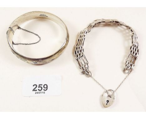 A silver bracelet and silver hinged bangle 