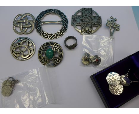 Celtic jewellery, brooches, ring, etc., 200g