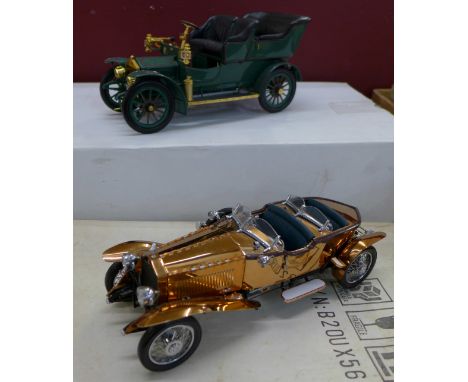 Two Franklin Mint model vehicles, 1921 Rolls Royce Silver Ghost and a 1905 Rolls Royce, boxed