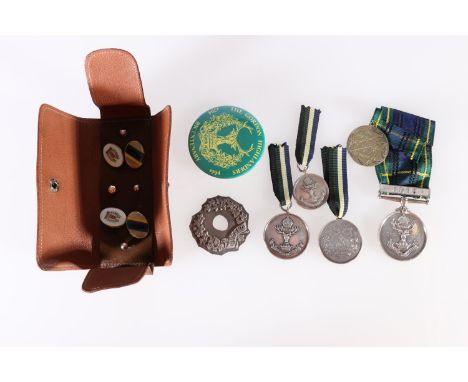 Gordon Highlanders interest medals and badges, including Gordon Highlanders Company Championship JFSS 1915 award medal with 1