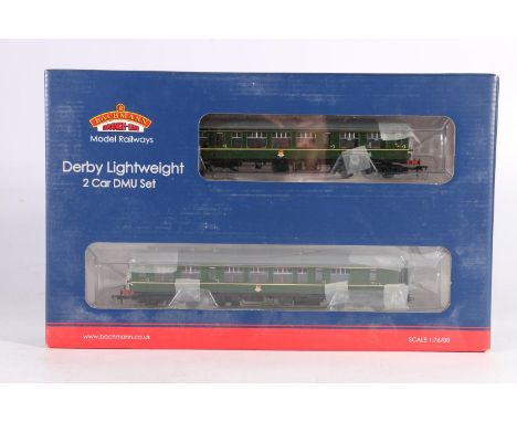 Bachmann Branchline DCC OO gauge model railways 32516 Derby Lightweight two-car DMU set, BR green with speed whiskers, number