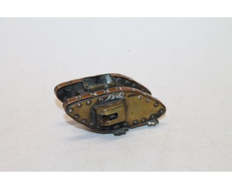 Copper and brass "Trench Art" table snuff box modelled a WWI tank, 9cm long. 