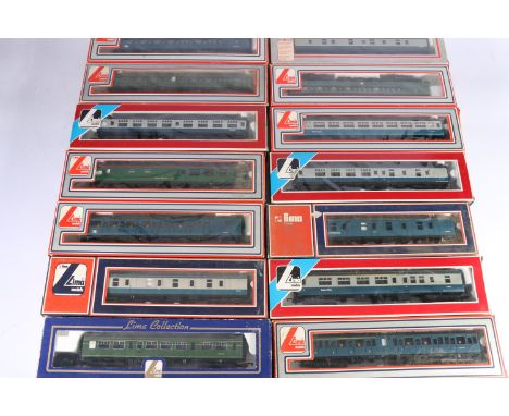 Lima Models OO gauge model railway rolling stock including: 205146W; 305324W restaurant car; 205139W carriage W51340 green; 3