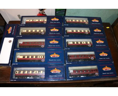 Bachmann Branchline OO gauge model railways rolling stock including: 39052A BR mk1 open SO crimson/cream; 39076B BR mk1 brake