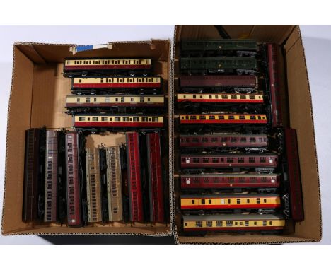 OO gauge model railway rolling stock coaches including Lima, Hornby, Triang, Bachmann etc., (23). 