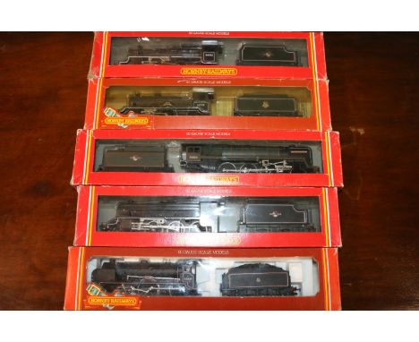 Hornby OO gauge model railway locomotives including: R084&nbsp; 4-4-0 Schools Class Clifton tender locomotive 30927 BR black;