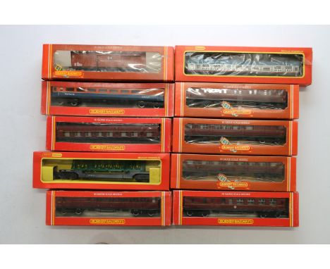 Hornby OO gauge model railways rolling stock including: R242 Trestrol wagon B901600 BR; R400 composite coach E11029E; R426 mk