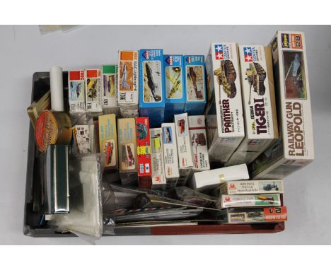 Plastic model construction kits including: Tamiya Panther tank; Tamiya Tigeri tank; Hasegawa Railway Gun Leopold; FROG F202 M