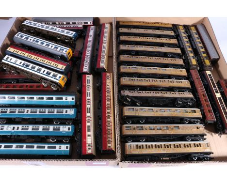 OO gauge model railways, a collection of 37 Hornby and other coaches including Pullman, Inter City etc., unboxed. 