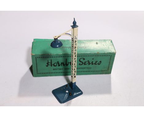 Hornby O gauge model railways tinplate A867 Lamp Standard No1 Electrical, boxed, (1). 
