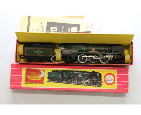 Hornby Dublo OO gauge model railways 2235 4-6-2 Barnstaple tender locomotive 34005 BR green 2rail, boxed, (1) 
