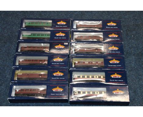 Bachmann Branchline OO gauge model railways rolling stock including: 34378 63ft Thompson 2nd corridor coach maroon; 34403 59f