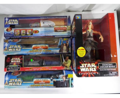 Star Wars - a good mixed lot of Star Wars items by Hasbro and others to include Obi-Wan Kenobi light saber, two Jedi light sa
