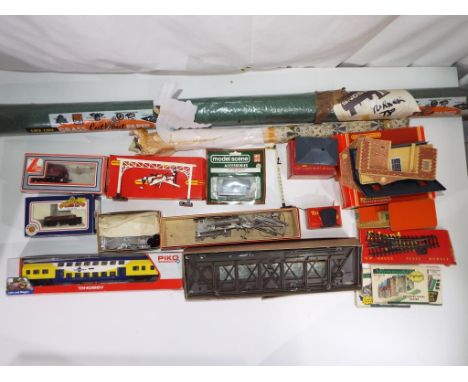 A good mixed lot of rolling stock and scenics to include Piko #57603, Wills Finecast GWR 2251 Class kit, LNER A4 tender kit, 