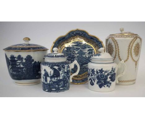 Caughley circa 1780, to include two mustard pots and covers printed with Pleasure Boat and Three Flower pattern, also a sucri