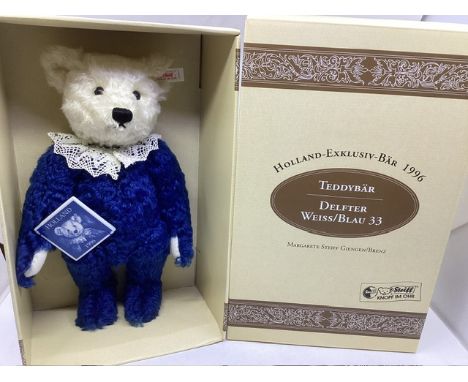 Steiff boxed  Dutch delft Blue and white bear made in. 1996 659843 with a painted dept tile and neck ruff as a Dutch Holland 