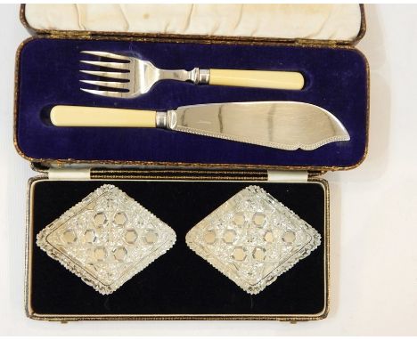 Quantity of EPNS including boxed fish servers, boxed stainless steel 'The Granton Carver Set', a pair of sweetmeat dishes in 