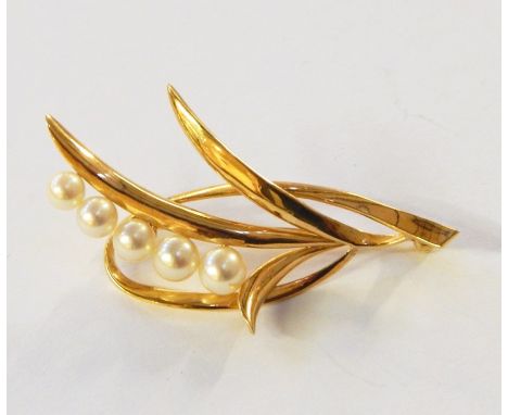 14K gold and pearl spray brooch, foliate set with five graduated pearls 