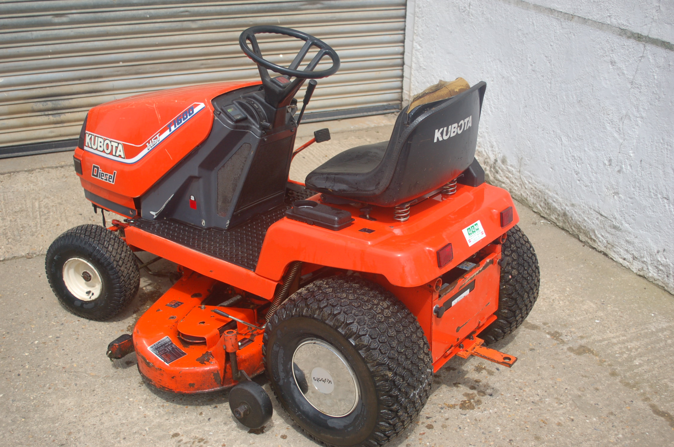 A KUBOTA T1600 HST 2-Cylinder Diesel Powered 16HP Ride-On Mower Tractor
