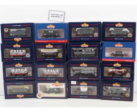 A group of BACHMANN OO gauge wagons of various types - VG/E in G/VG boxes (16)